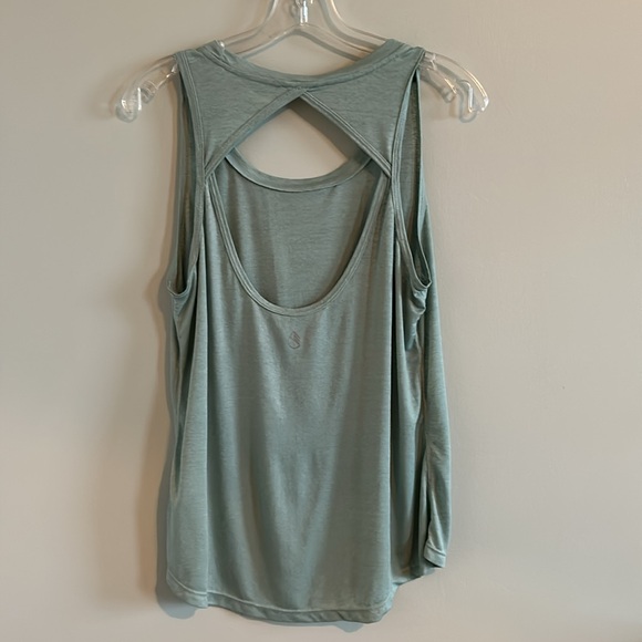 *SOLD* Workout Tank, Size Large - Picture 4 of 5